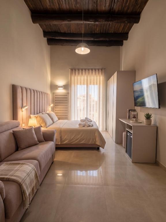Lou Lou Rooms