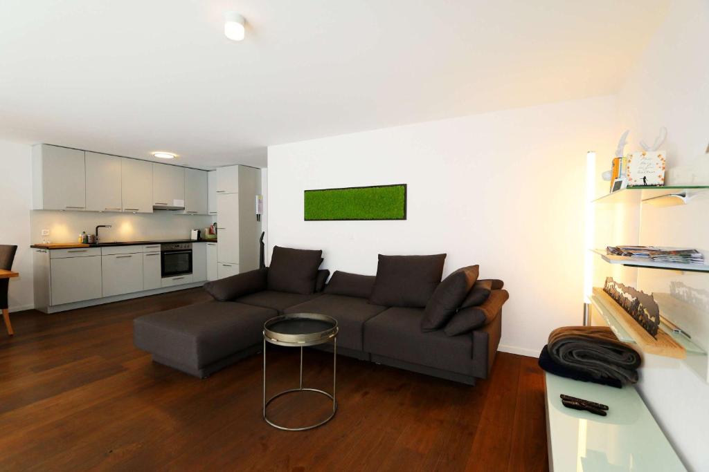 Perrine 1: Modern 3-room apartment