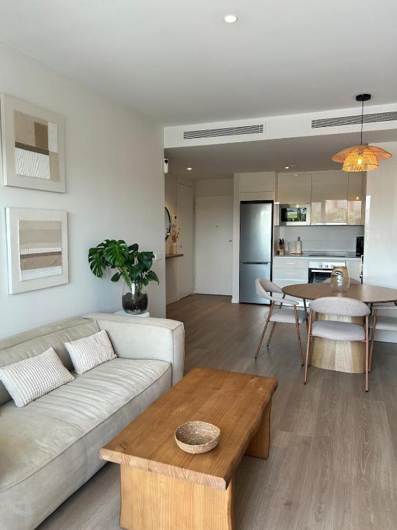 Modern apartment with pool in Estepona