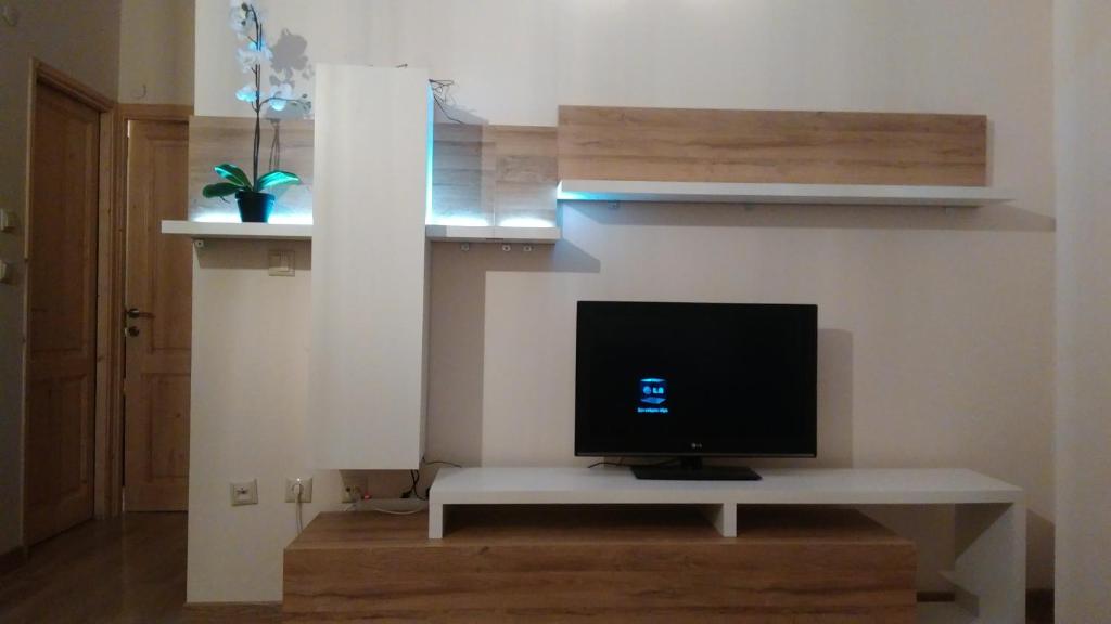 Luxury Apartment with Private big Garden & Mountain View in Palaio faliro