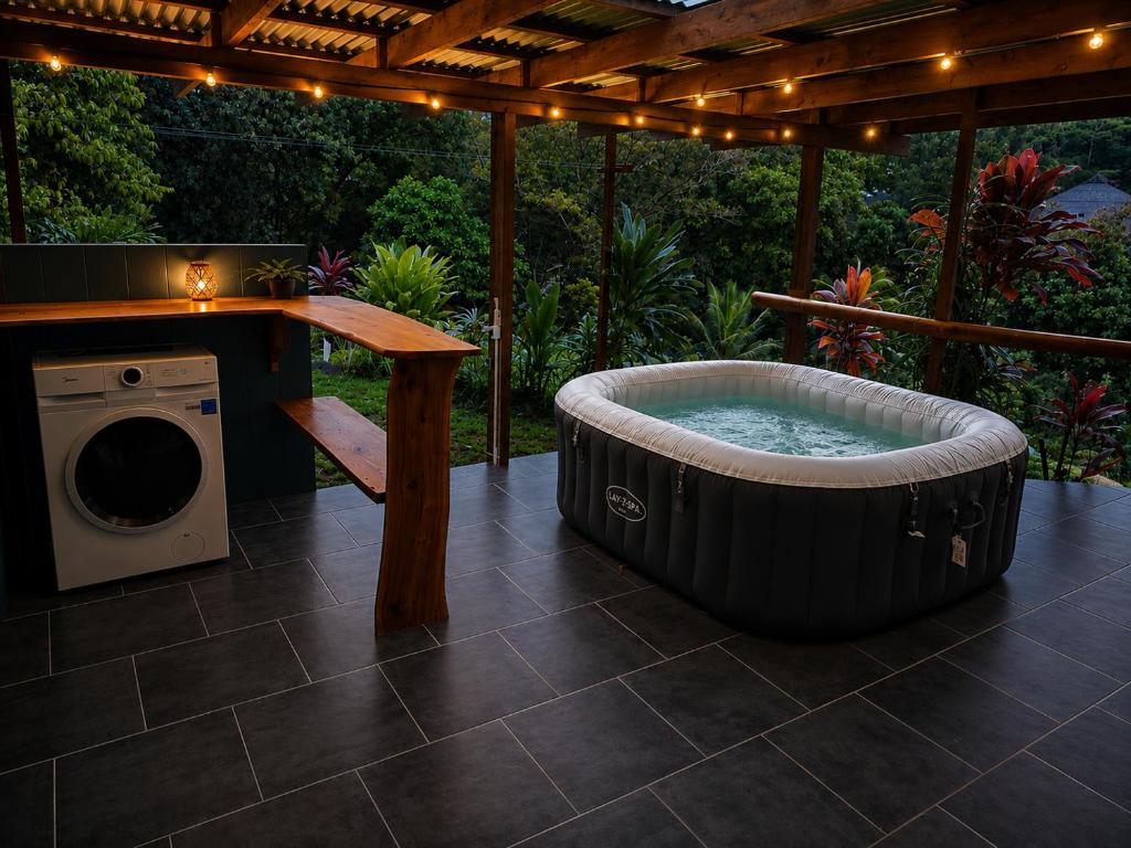 Uupa Bird Cottage Cinema & Jacuzzi - hébergement à Moorea