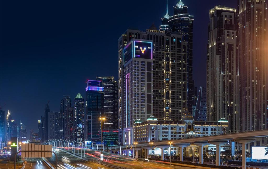 V Hotel Dubai, Curio Collection by Hilton در دبی
