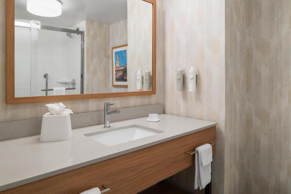 Hampton Inn Philadelphia-Airport - 