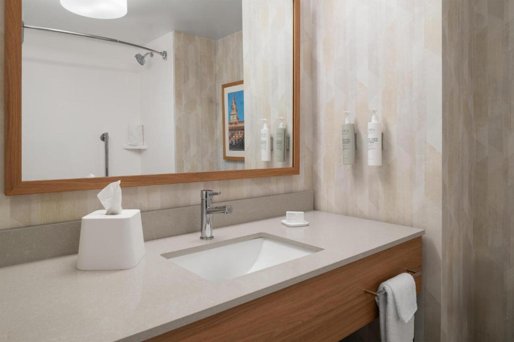 Hampton Inn Philadelphia-Airport - 