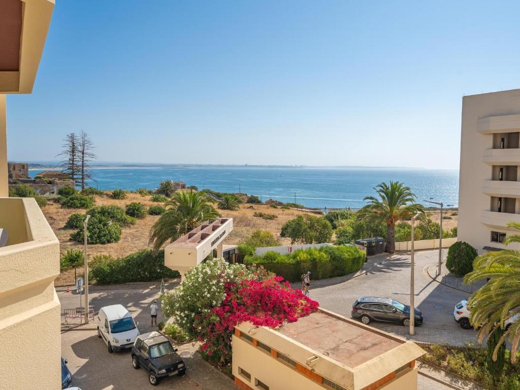 Sea View Apartment, Walk to Beaches and Old Town #2028