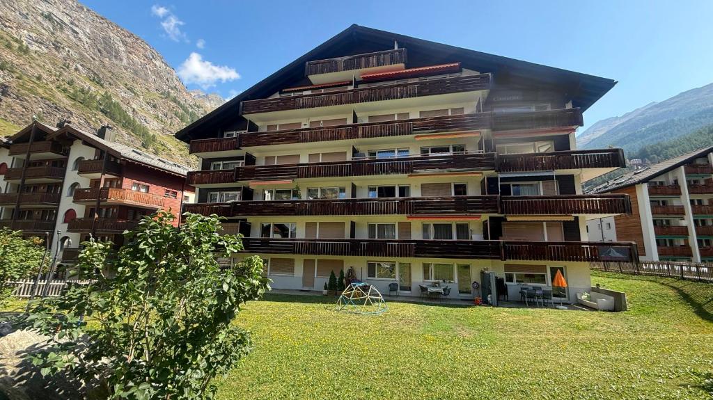 Apartment Haus Granit with Matterhorn view