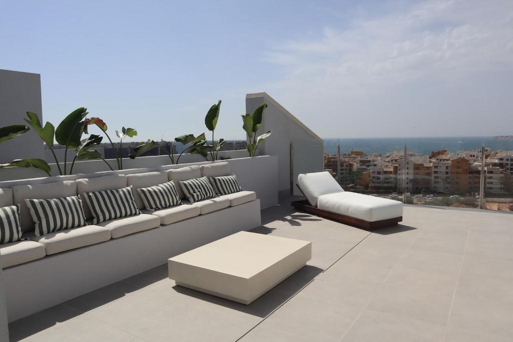 Penthouse with private rooftop in resort with views