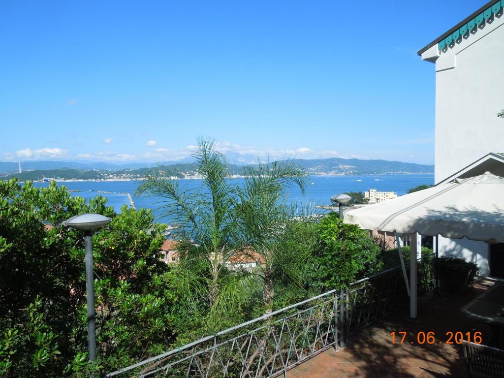 a view of the water from a house at Casa Nori in Fezzano