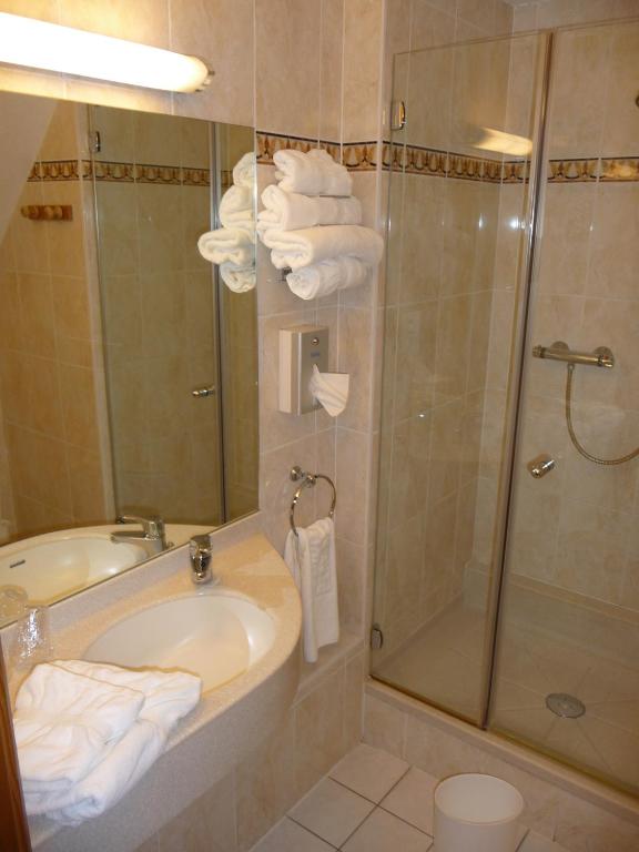 Koupelna v ubytování Hotel Restaurant Père Benoît