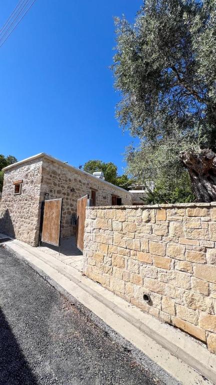 stone house marathounta - Housity
