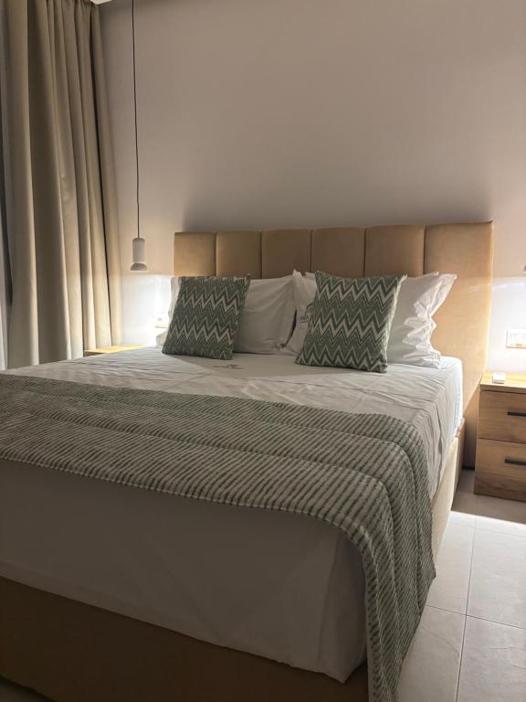 Bungalow White Tennis Apartments & Suites - 