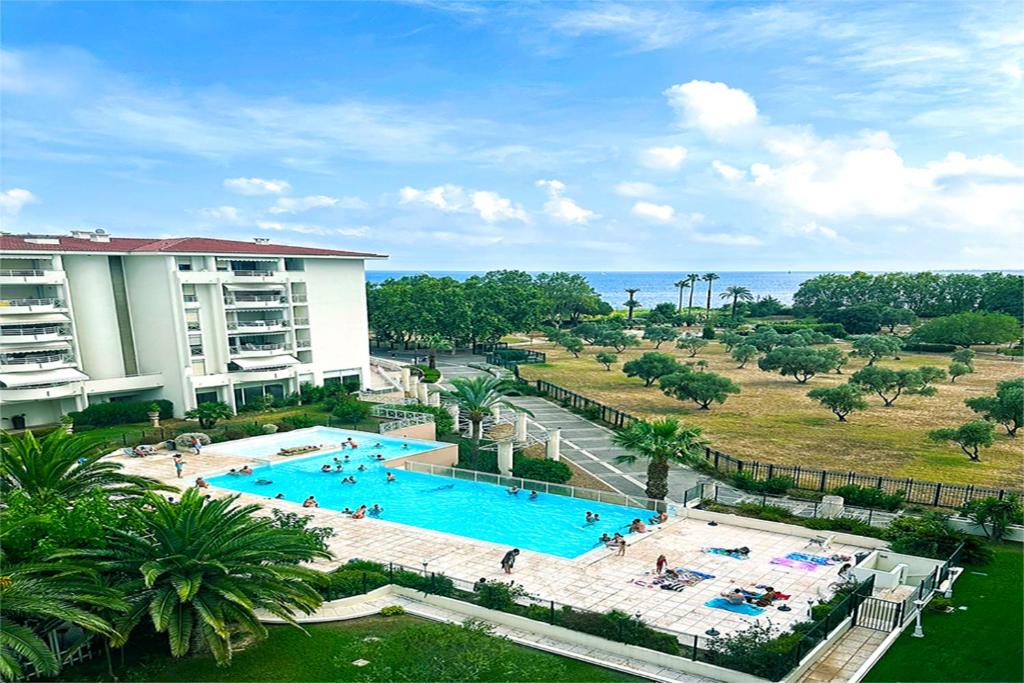 ENJOY A DREAM HOLIDAY in Juan-les-Pins