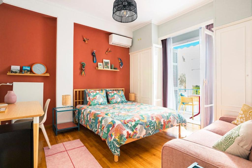 Colorful and Quiet Room with Balcony close to Center