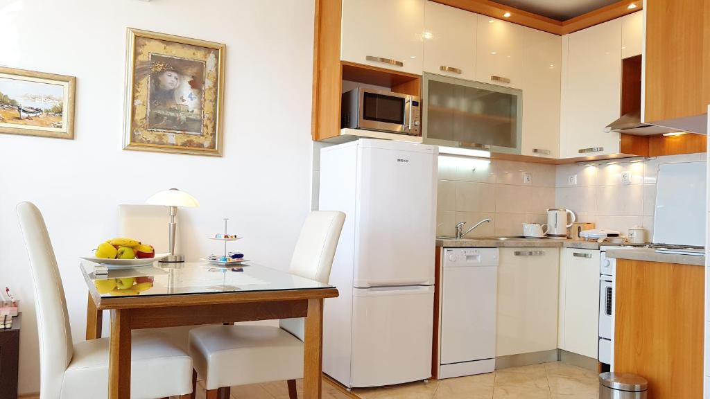 Kuchyňa alebo kuchynka v ubytovaní Apartment 28