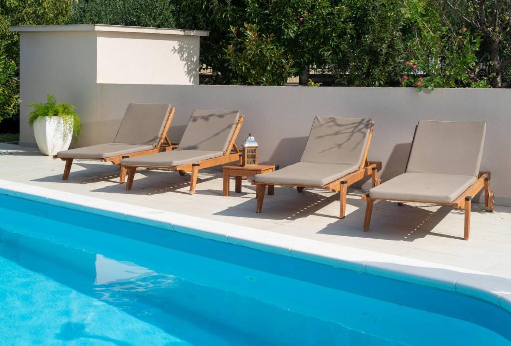 Relax Villa Tanasia with a pool near Split