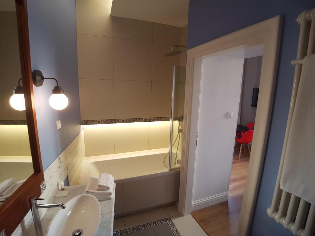 Apartamenty Czapskich - Large Double Room With Balcony