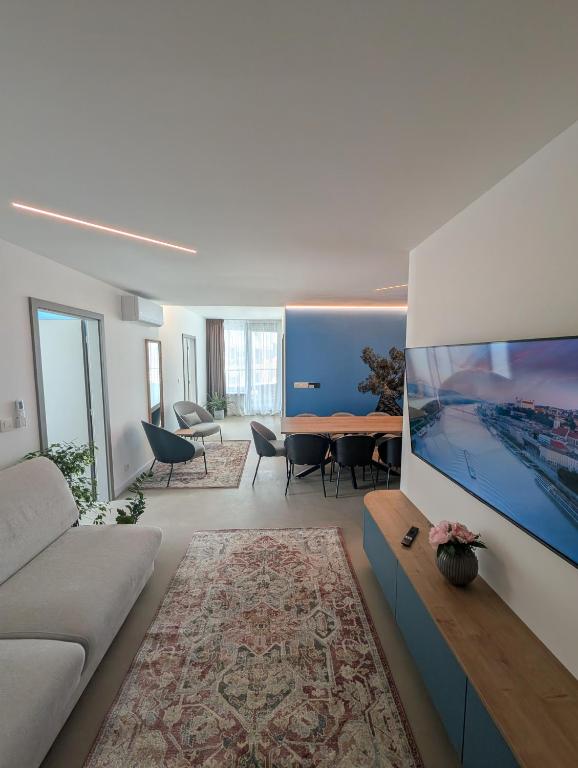 Slavic Spacious Apartment