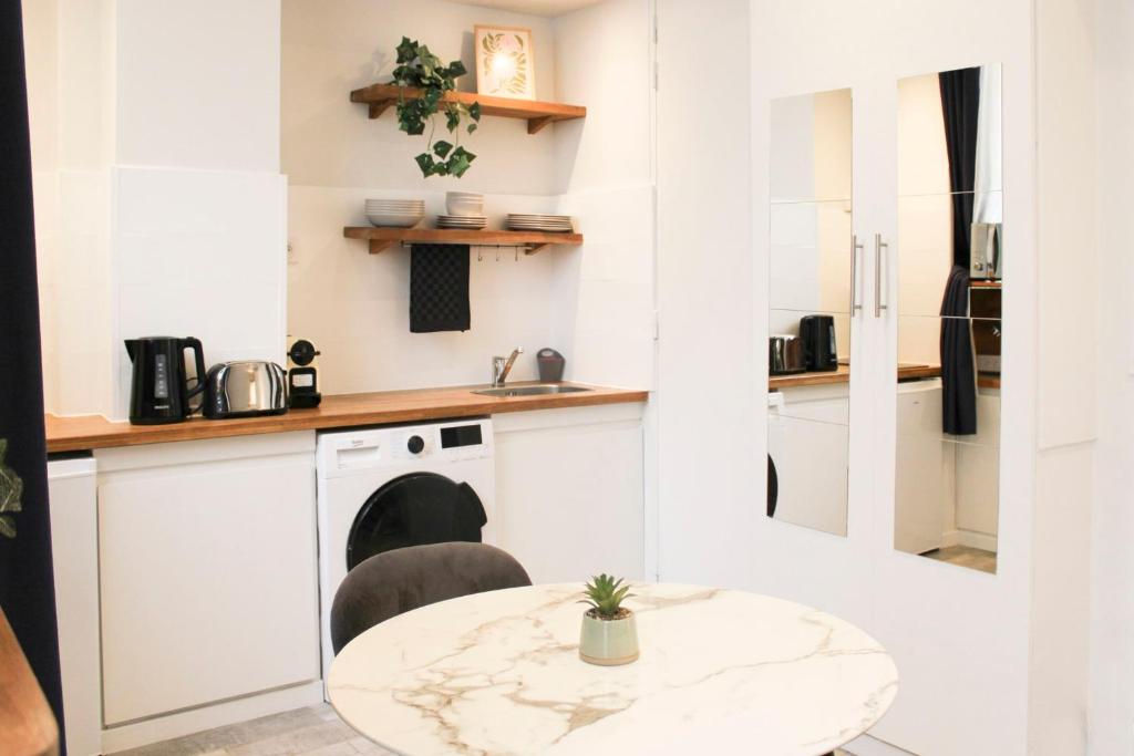 Quiet & Functional Studio Near the Eiffel Tower