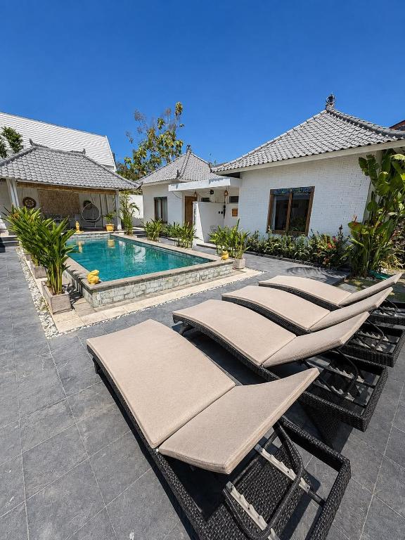 تصویر اتاق‌های Empat Bintang Villas - تصویر ۲