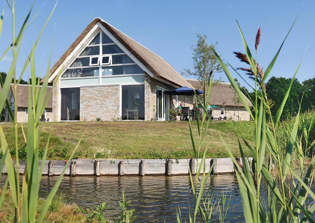 Private Beach Summio Villapark Akenveen - Бунгало с тремя спальнями