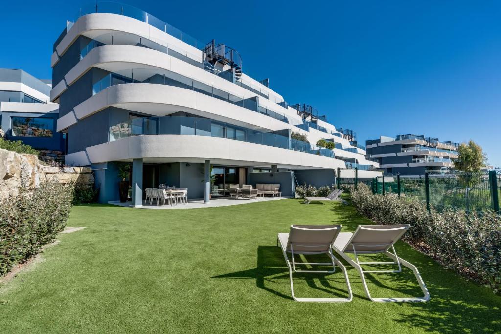Luxury 3BR Apartment with Private Terrace