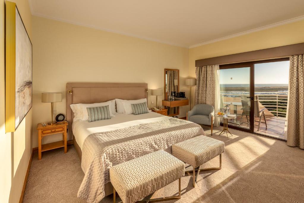 Double or Twin Room with Sea View