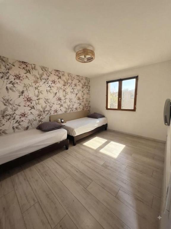 Nice Fabron avec piscine vu montagne
