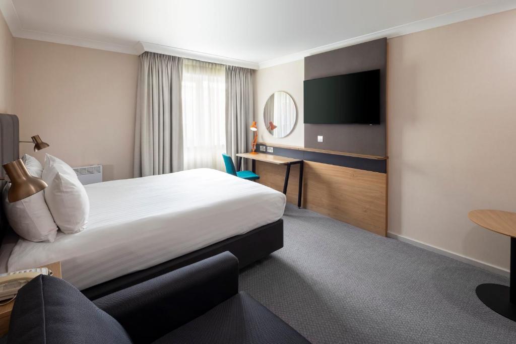Holiday Inn Reading South M4 Jct 11, an IHG Hotel - 