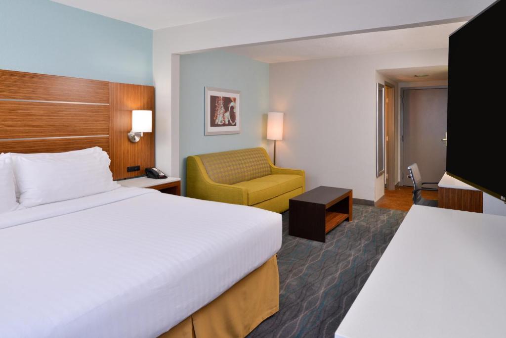 Holiday Inn Express & Suites Austin North Central, an IHG Hotel - 