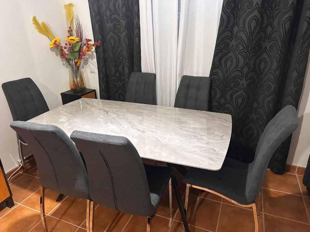 Apt Emerald Torrevieja, 100m from La Cura beach