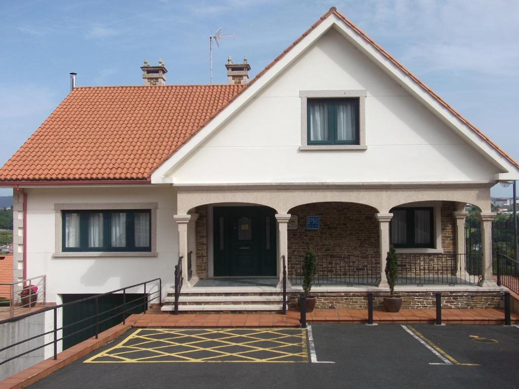 a white house with a red roof at Val de Serantes in Ferrol