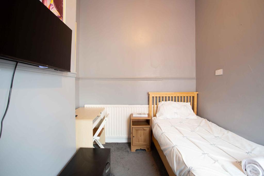 The Vacationers - Pvt Rooms with Shared Bath - 