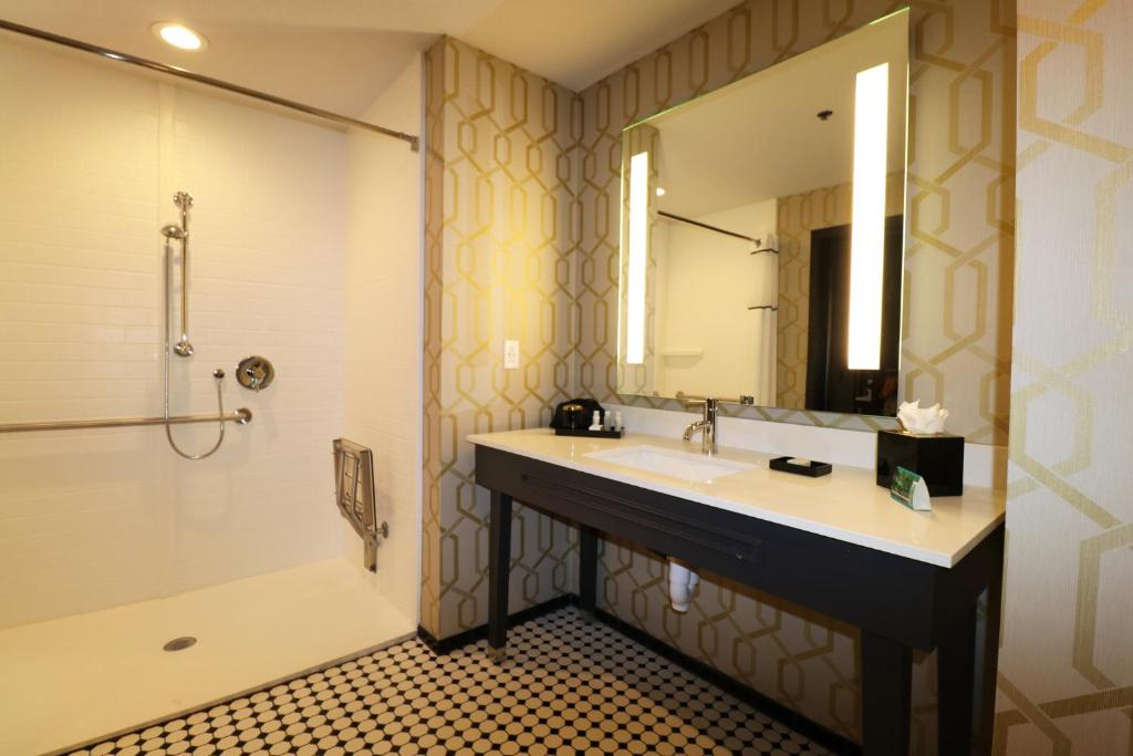 Hotel Indigo - Kansas City Downtown, an IHG Hotel - 