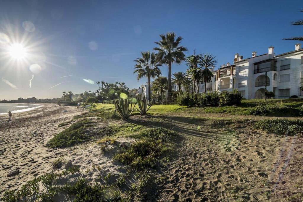 Hb - Comfortable Beachfront Holiday Apartment
