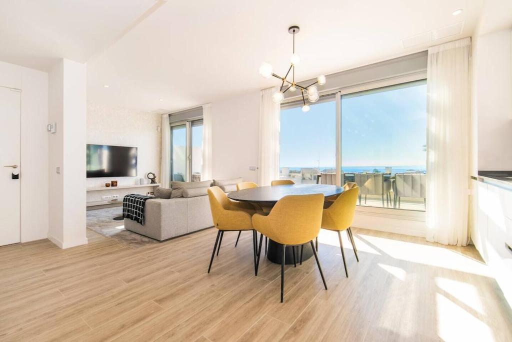 Lm352B- Spacious Duplex Penthouse With Panoramic