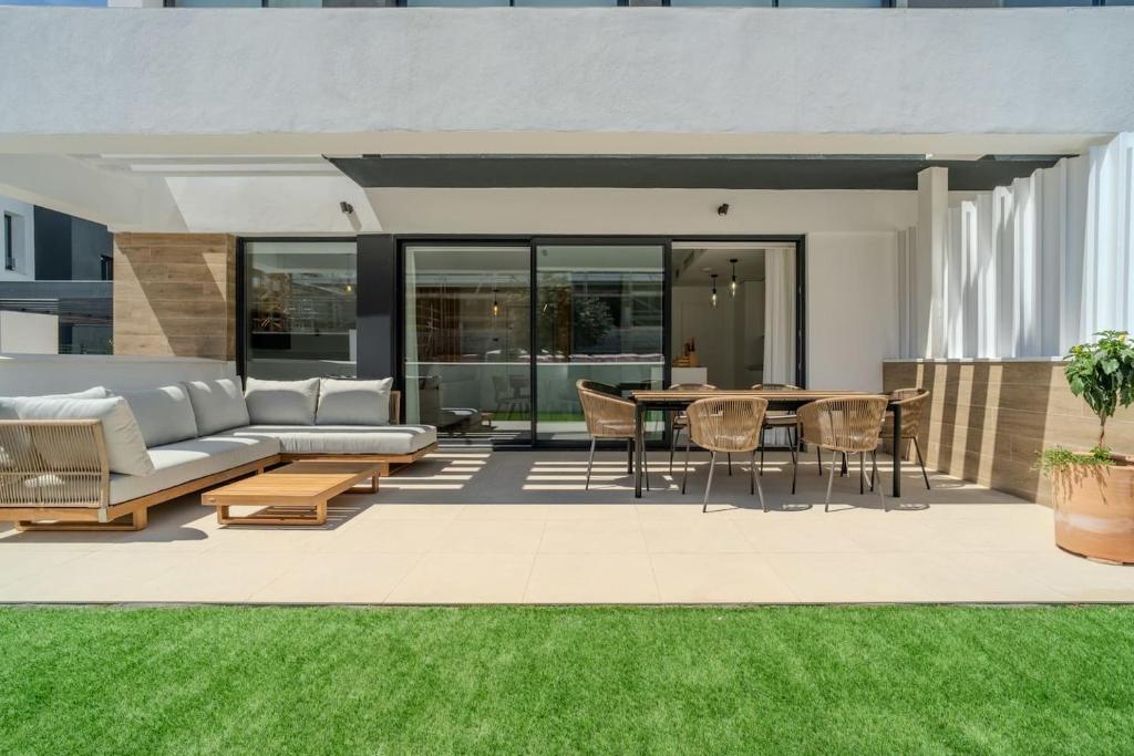 Sa59 - Elegant Semi-Detached House With Solarium