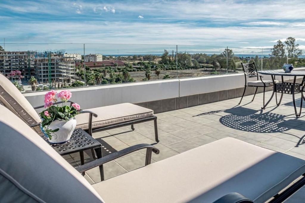 Jg36B- Luxury Penthouse With Spacious Balcony