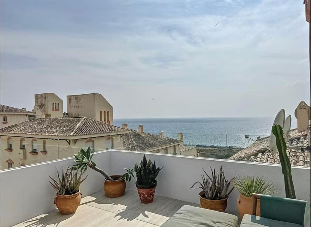 Mbb53 - Beachfront Penthouse With Sea Views