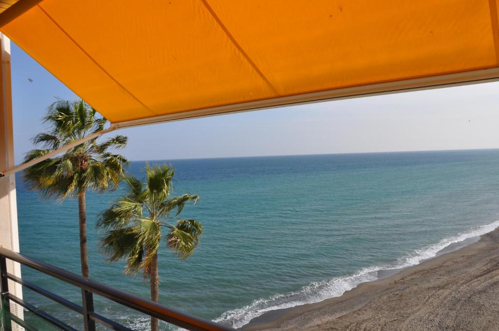 - Balcón con vistas al océano en Studio Sea View Terrace, en Torremolinos