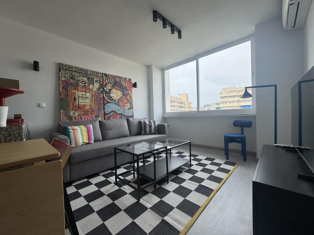 Modern, bright 1-bedroom apartment in Puerto Banus
