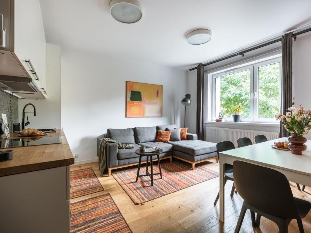 URBAN APARTMENTS Premium No 3, FREE PRIVATE PARKING, Self CHECK-IN - Housity