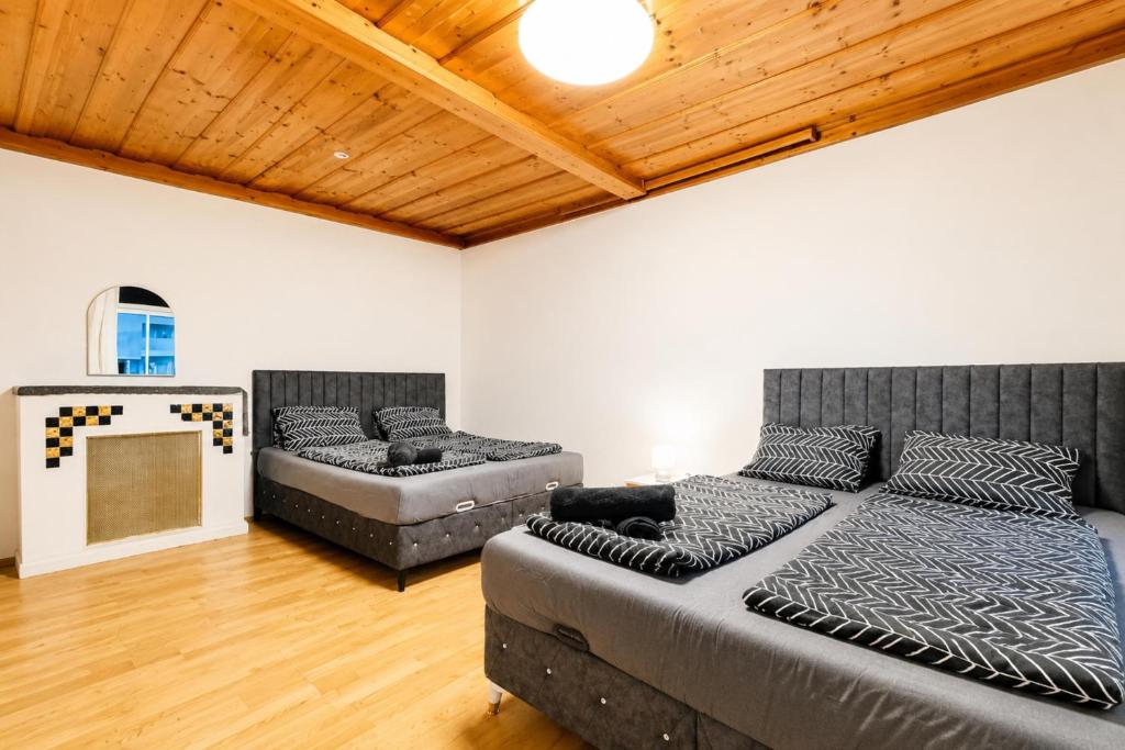 Comfortable Private Rooms in 4BR Apartment Near FAC Platz