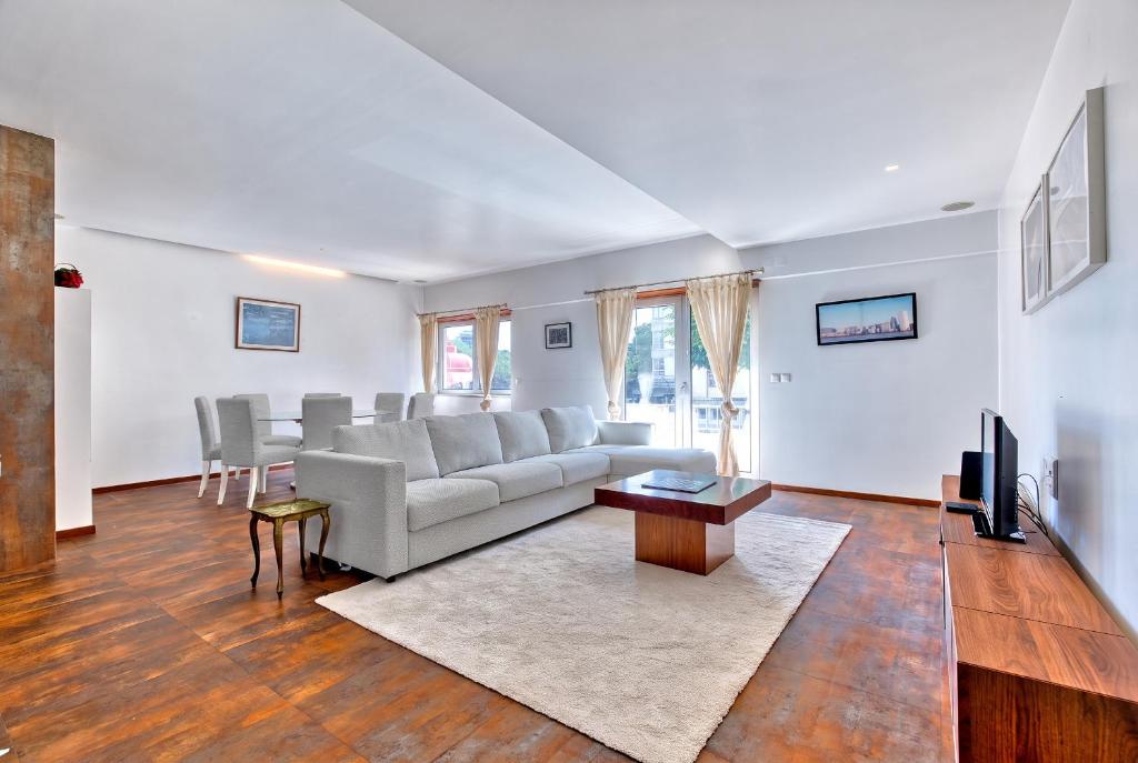Amoreiras Duplex by Hosty