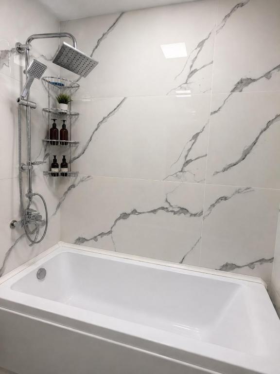 تصویر اتاق‌های Luxury Apartment in Central Khatai - تصویر ۲