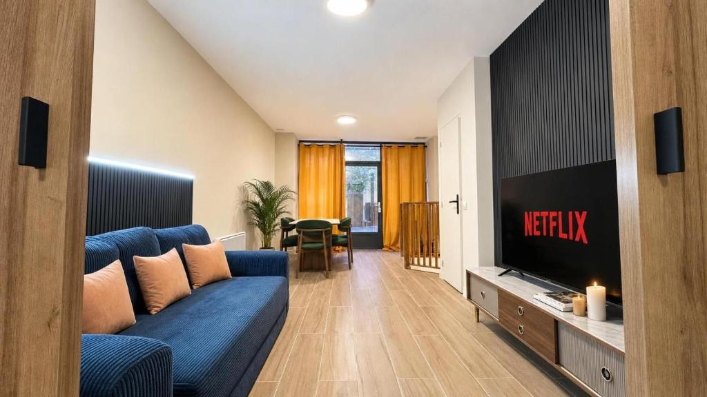 Paris 2BR Apartment with Saint-Joseph-des-Nations View