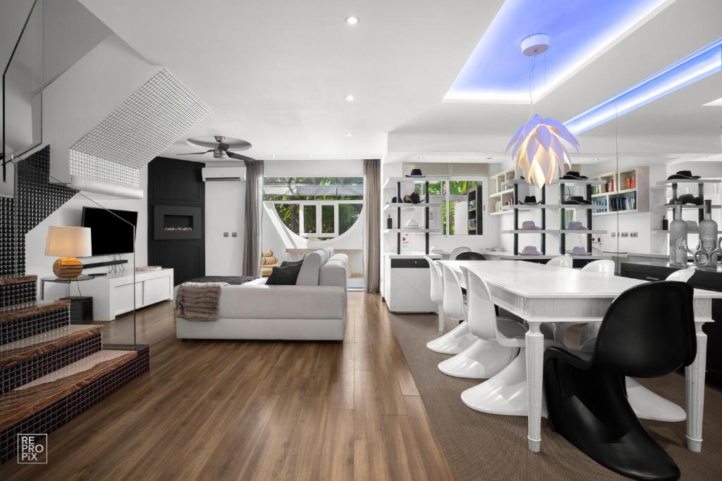Boutique Townhouse with Hot Tub near Puerto Banús