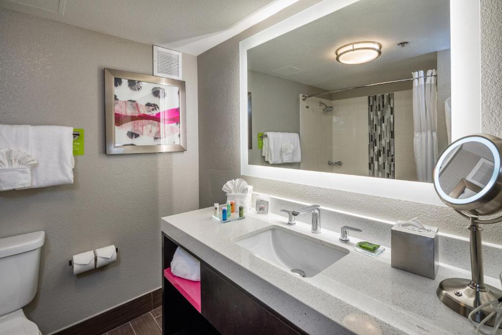 Radisson Hotel Oakland Airport - Room King Premium: No Fumar