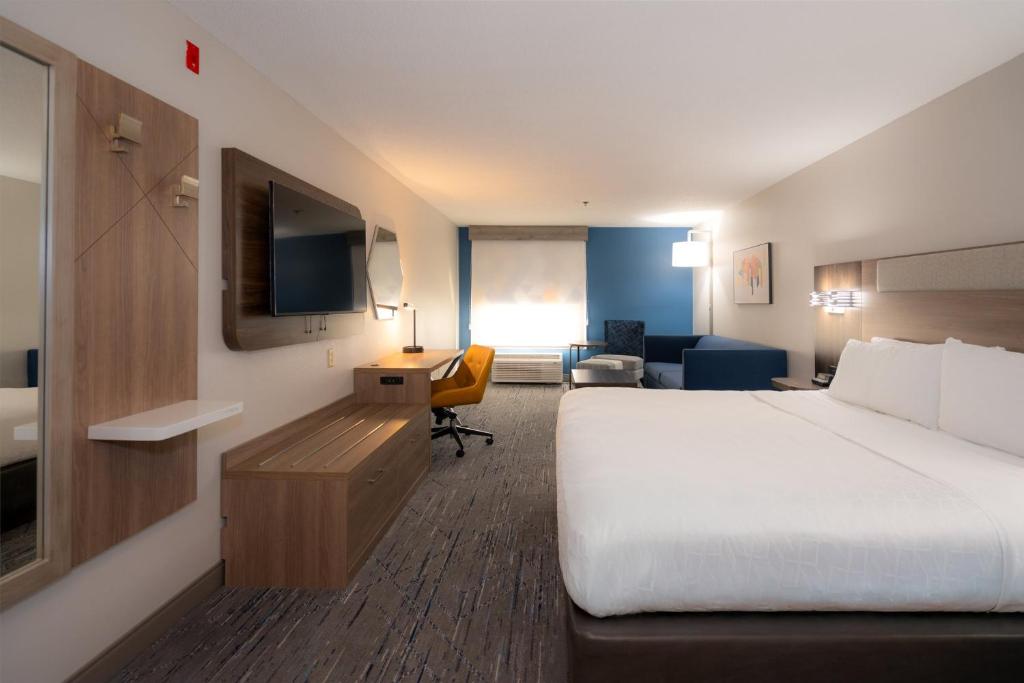 Holiday Inn Express Hotel & Suites Minneapolis - Minnetonka, an IHG Hotel - 