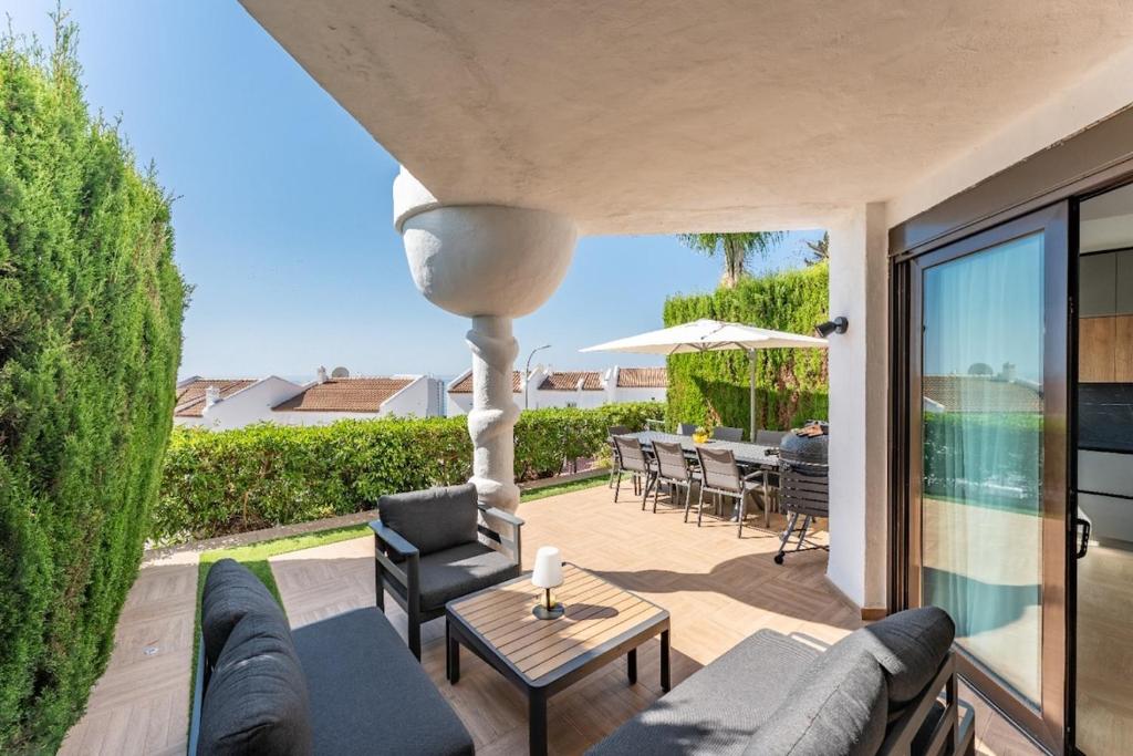 Luxury 3bd coastal house minutes from beach
