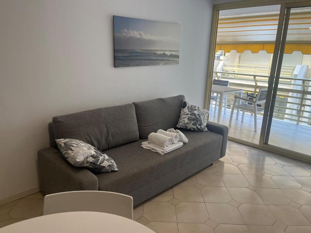 Beautiful apartment on 1 line